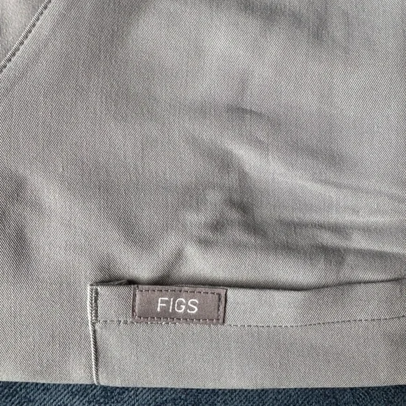 Women’s Figs Catarina one pocket scrub top - Picture 4 of 4